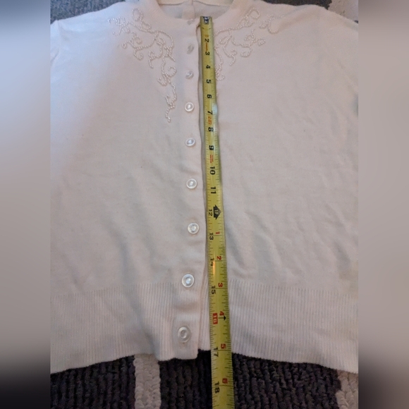Vintage Handmade White Button Up Sweater With Pearl Design Size Medium - Picture 10 of 10